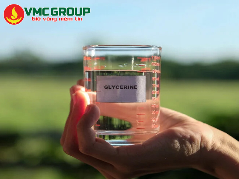Glycerin có dạng lỏng trong suốt 