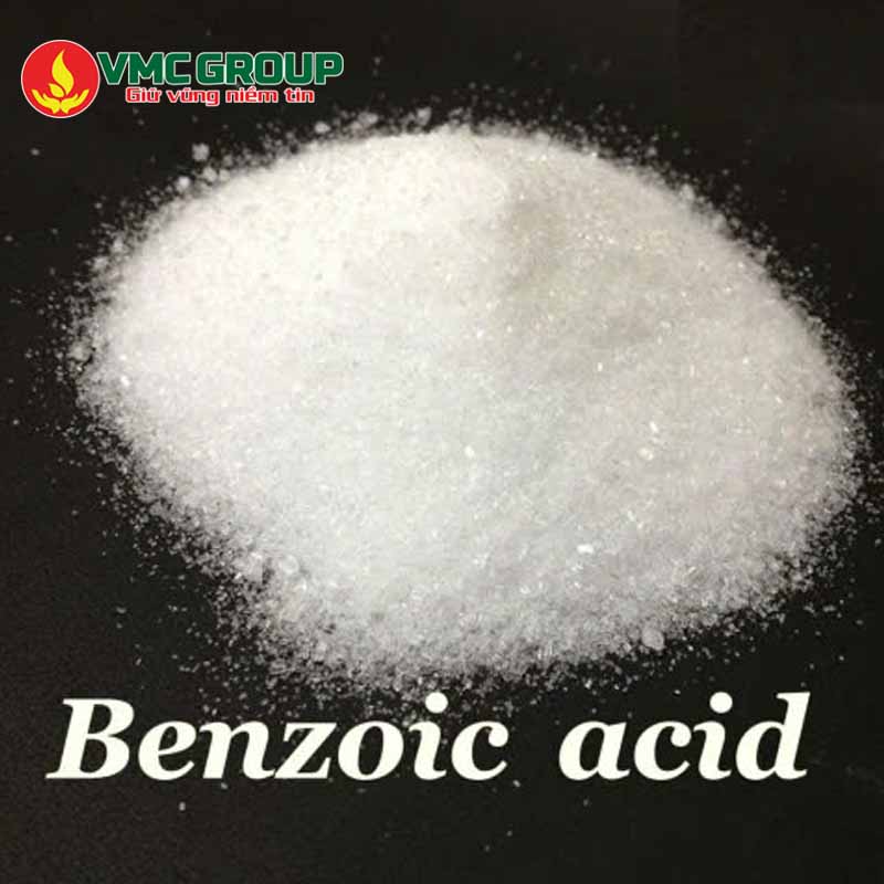 Acid Benzoic có dạng tinh thể không màu hoặc màu trắng