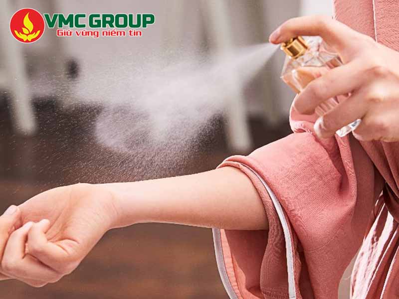 Tinh dầu thông ứng dụng làm xịt thơm body